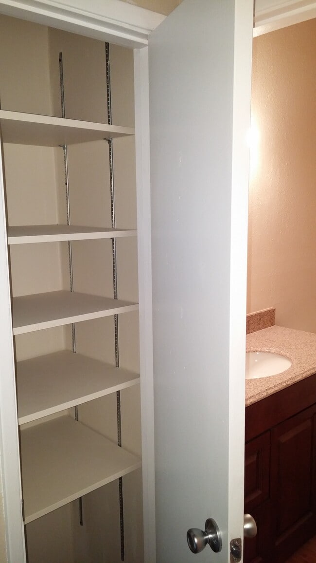 Building Photo - 4 Touchstone