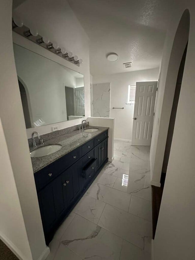 Building Photo - 703 Flagstone St