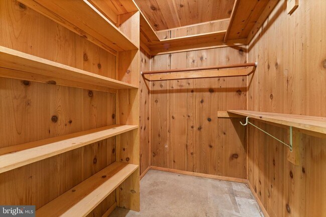 Building Photo - 9 Snug Hill Ct