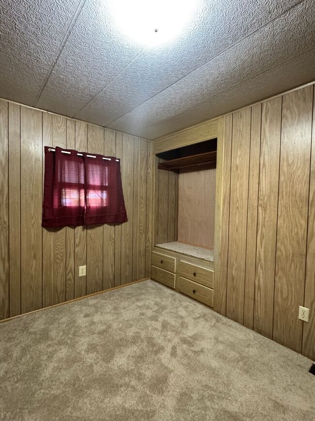 Building Photo - West side 2br with washer/dryer hookup!
