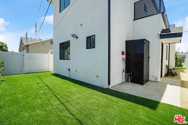 Building Photo - 7642 Orion Ave
