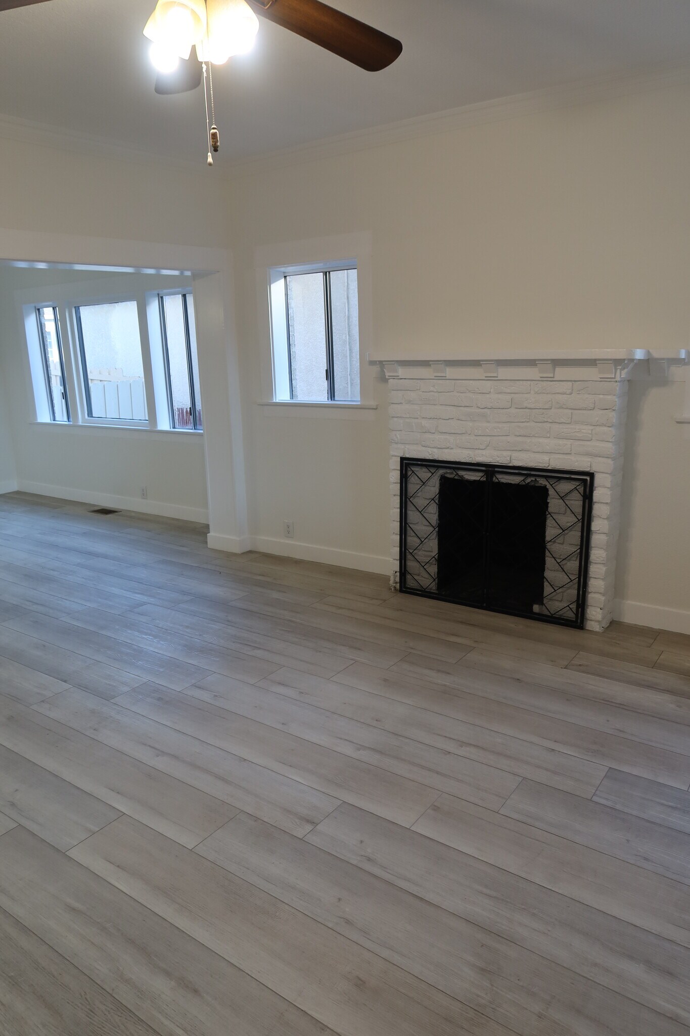 Building Photo - 537 W Milford St