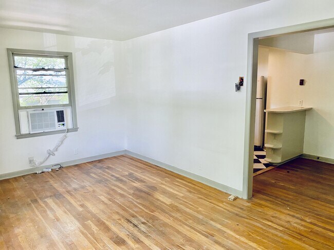Building Photo - 3204 Blair Blvd