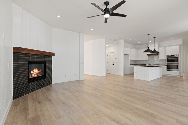 Building Photo - Amazing Home in Gold Canyon backing to Sta...