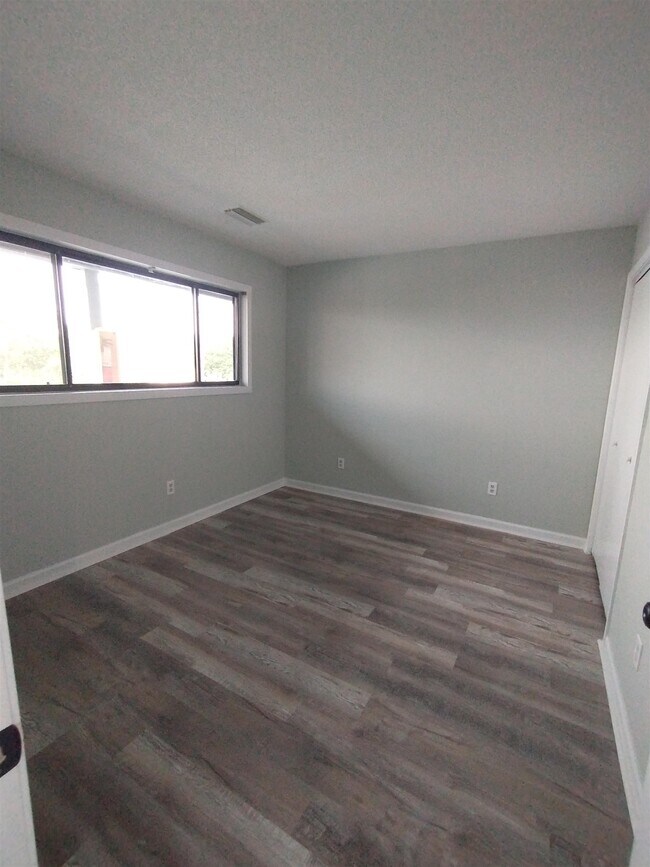 Building Photo - 7700 Porcher Dr