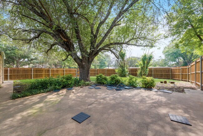 Building Photo - 923 S Greenstone Ln