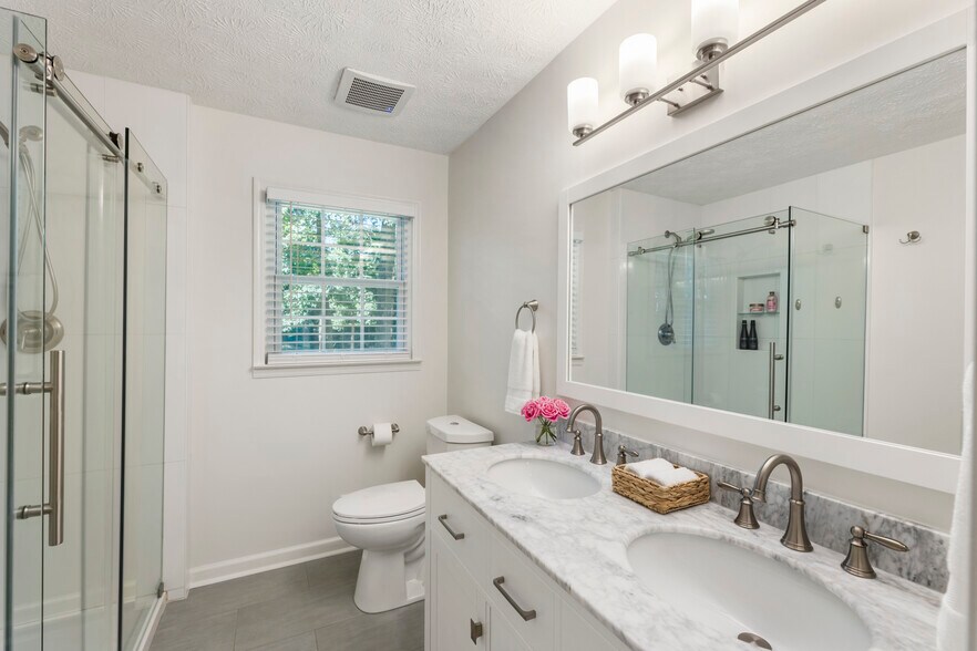 Building Photo - 4133 Thornwall Dr
