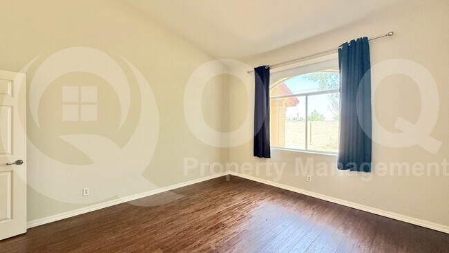 Building Photo - 822 W Earll Dr