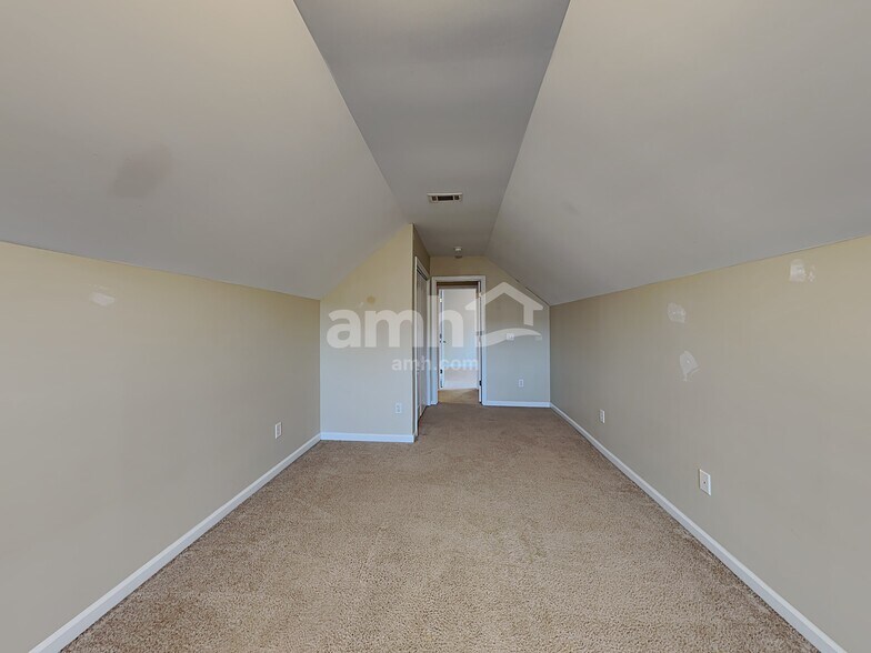 Building Photo - 17 Pfeiffer Ct