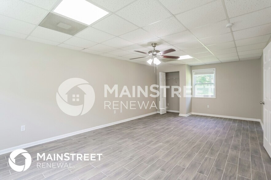 Building Photo - 214 S Red Oak Way