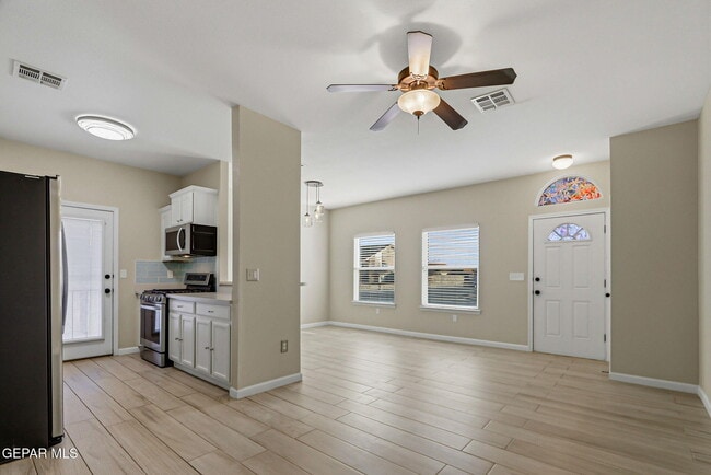 Building Photo - 14269 Escalera Dr