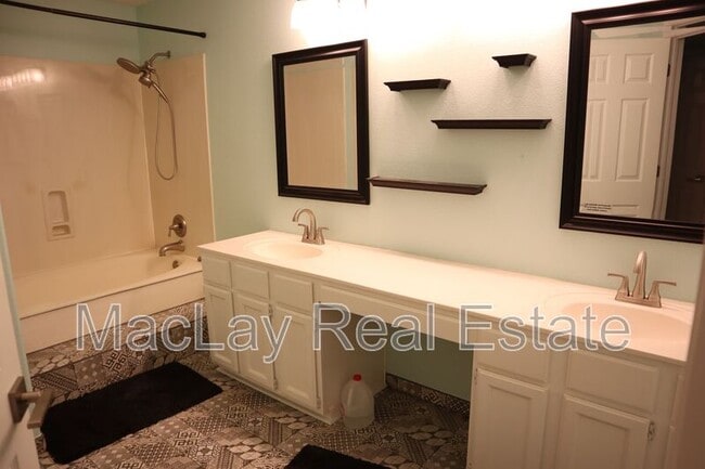 Building Photo - 4275 E Cassia Way