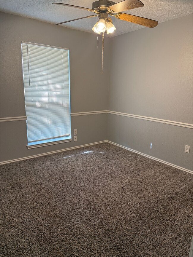 Building Photo - 117 Solon Rd