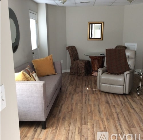 Building Photo - 112 River Chase