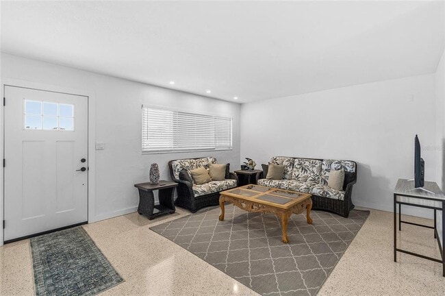 Building Photo - 3700 Whiting Dr SE