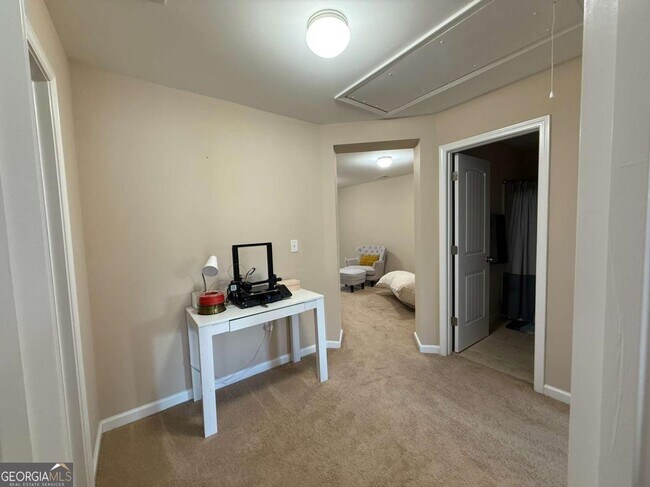 Building Photo - 1055 Hampton Oaks Dr
