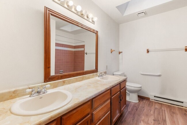 Building Photo - Move In Ready Unit on Greenway! For sale OR Rent whichever comes first!