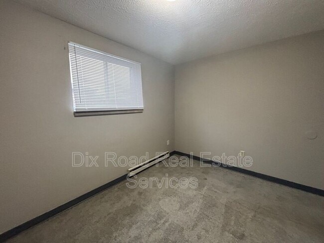 Building Photo - 430 Bellbrook Ave