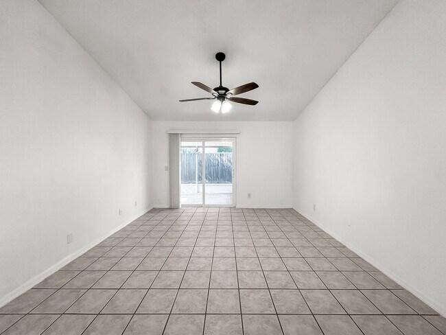 Building Photo - Move-In Ready 3 Bed | 2 Bath Home in Prime Tampa Location