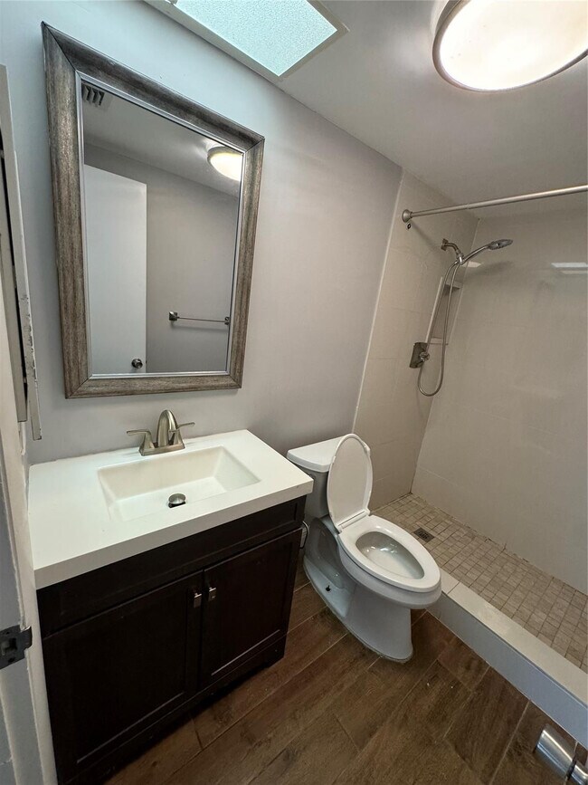 Building Photo - 315 SE 23rd Ave