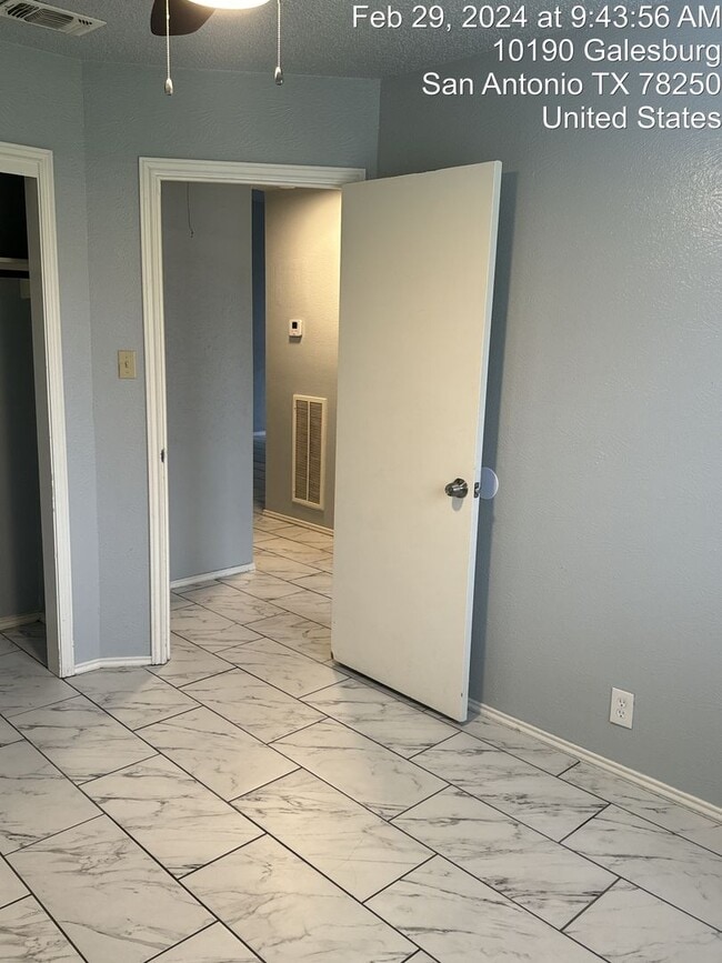Building Photo - Comfort and Convenience Awaits YOU!