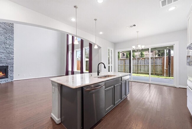 Building Photo - 1303 Gardenia Dr