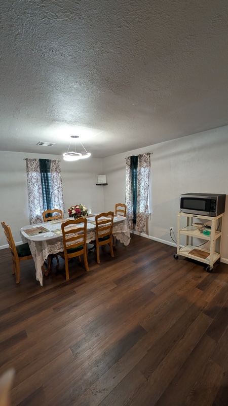 Building Photo - 1004 NE 28th St