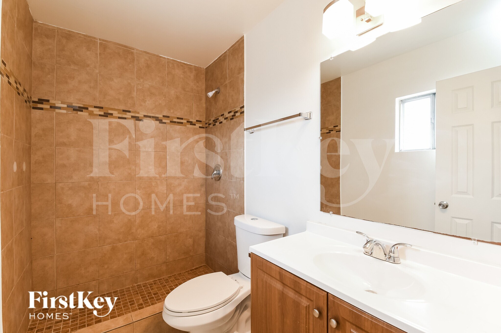 Building Photo - 940 E Loma Vista Dr