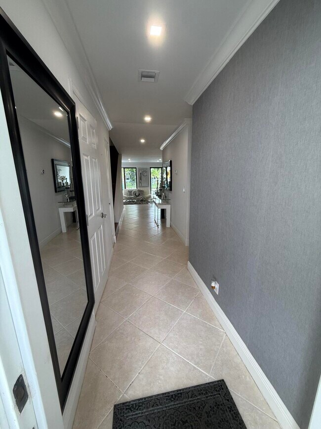 Building Photo - 12394 Westhampton Cir