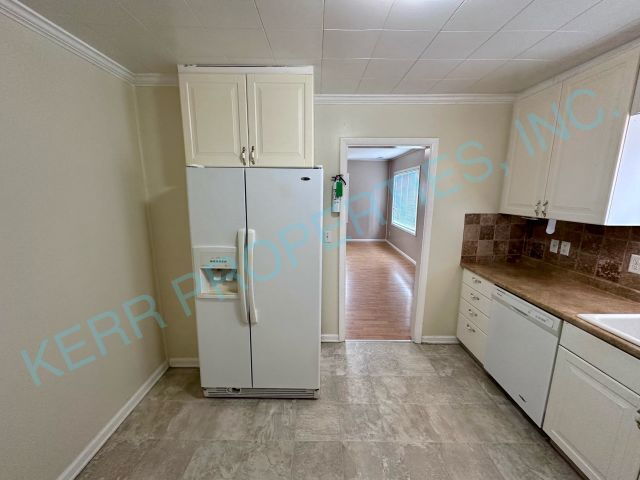 Building Photo - Spacious 3-Bedroom Duplex Retreat in Portland – 1000 Sq Ft of Comfort!