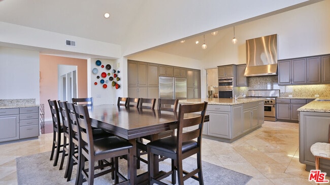 Building Photo - 14445 Mulholland Dr