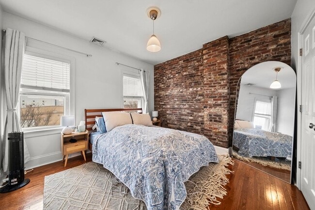 Building Photo - 293 W 2nd St