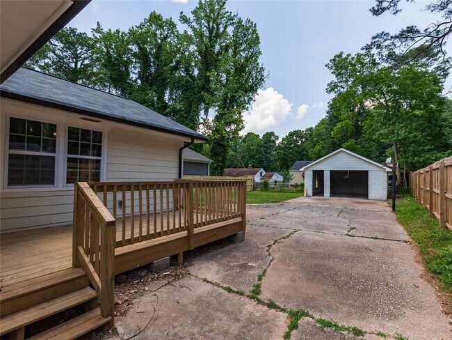 Back Deck - 1377 Avon Ave SW