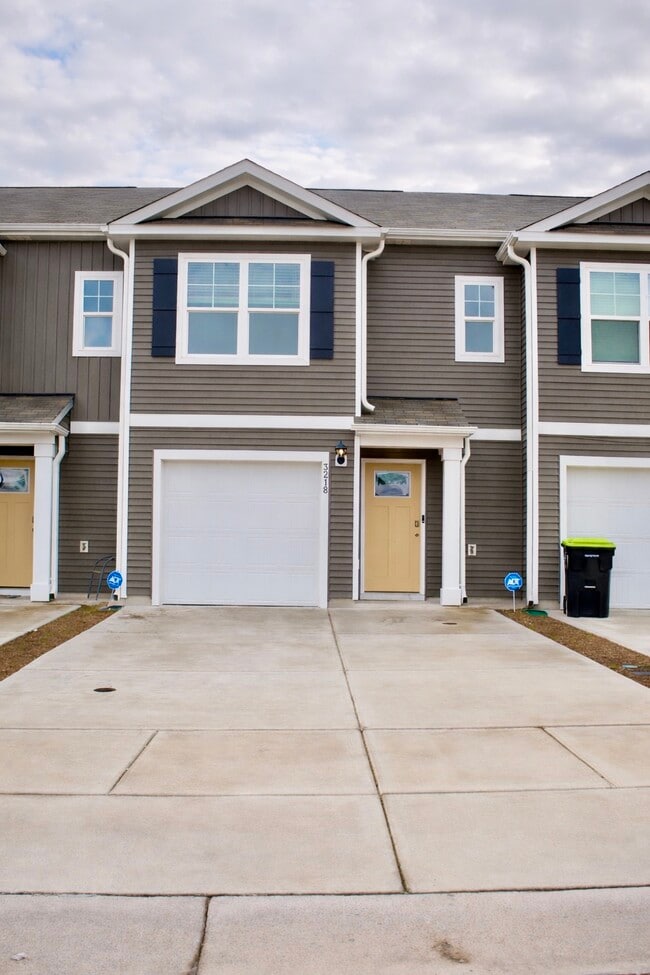 Building Photo - 3218 Lobelia Ln