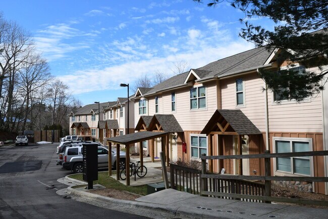 Interior Photo - Highland Woods III