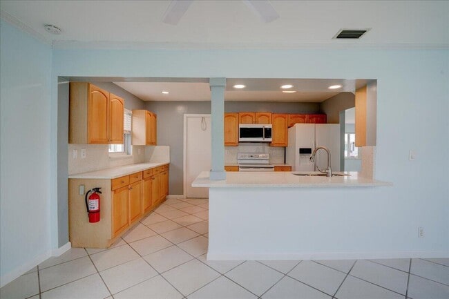 Building Photo - 2086 SW 12th Ave