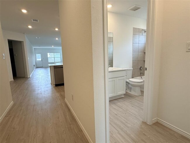 Building Photo - 289 Sormonne Lp