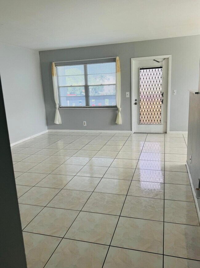 Building Photo - 151 Brighton Dr