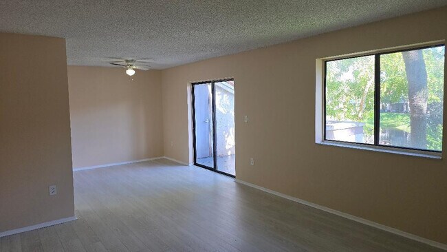 Building Photo - 3242 Coral Lake Ln