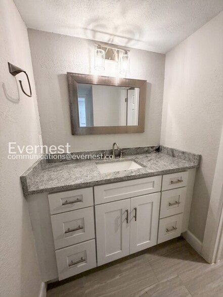 Building Photo - 13601 Frigate Ct