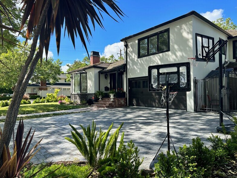 Building Photo - 1097 Camino Pablo