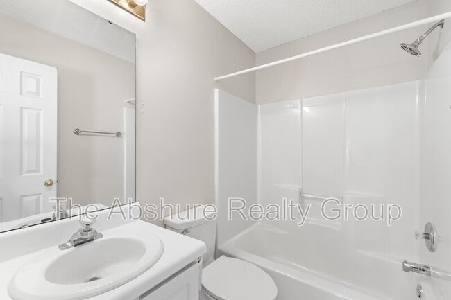 Building Photo - 4224 Lake Woodard Dr