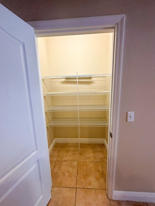 Building Photo - Chase Hollow #40