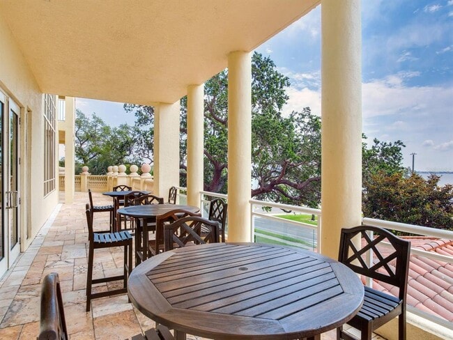 Building Photo - 4201 Bayshore Blvd