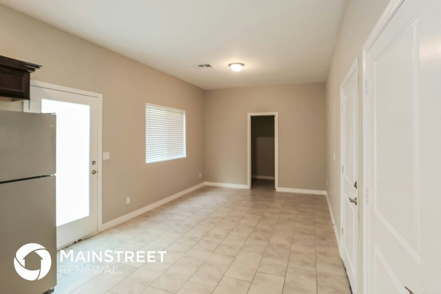 Building Photo - 2000 N 36th St