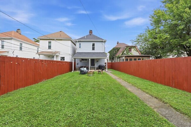 Building Photo - 621 Reinhard Ave