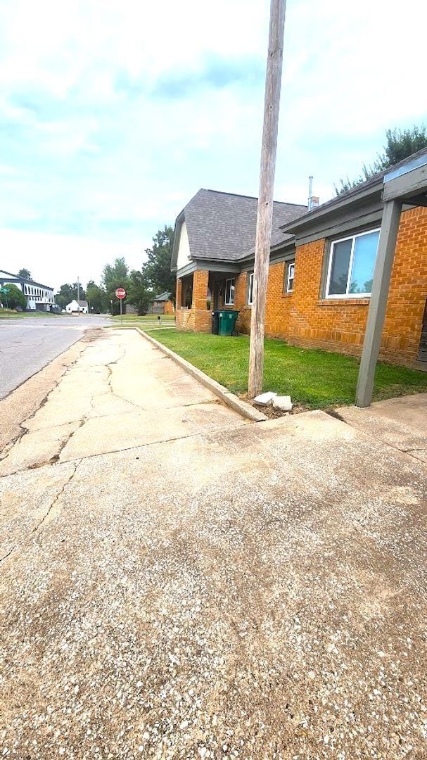 Building Photo - 2 Bed 1 Bath Duplex in the Aurora Addn NW OKC