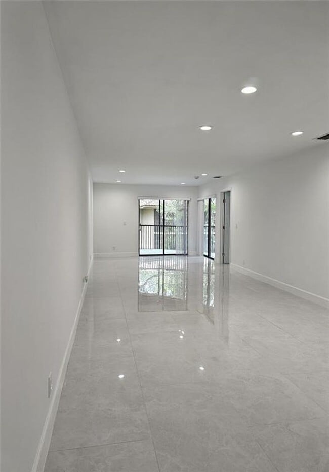 Building Photo - 9557 NW 2nd Pl