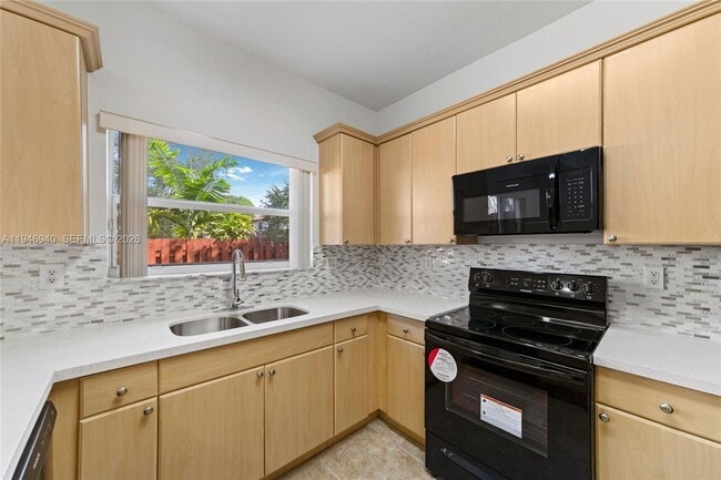 Building Photo - 14049 SW 51st Ln