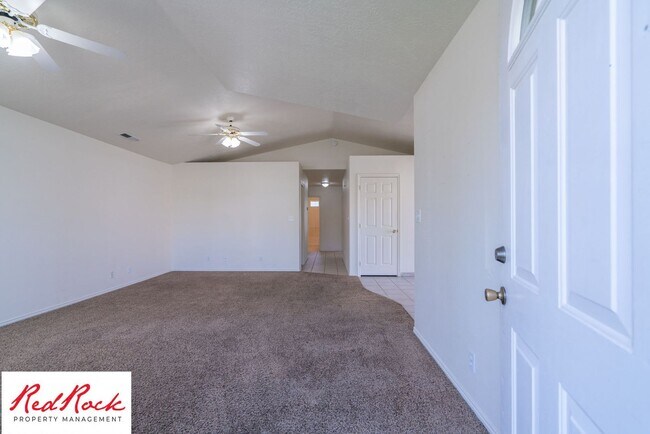 Building Photo - 2620 E 700 N